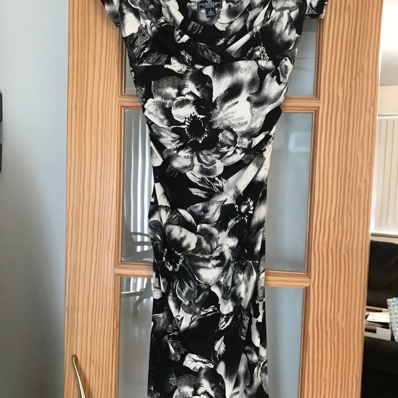 Dress - Picture 2 of 4